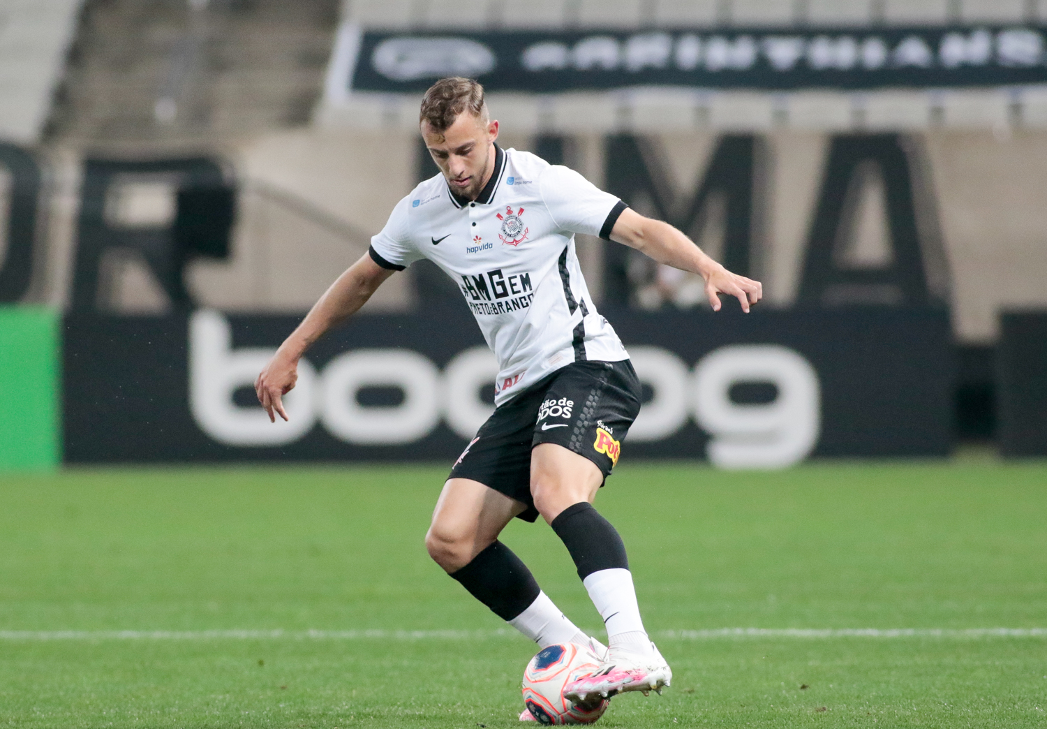 Corinthians pode lucrar com possível venda de lateral na itália “Acordo feito por 60% do lucro”