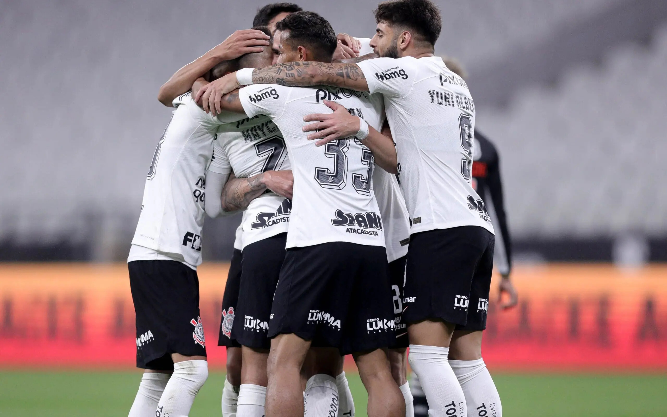 Corinthians encerra rodada do Brasileirão mais longe do Z-4 e se aproxima do meio da tabela