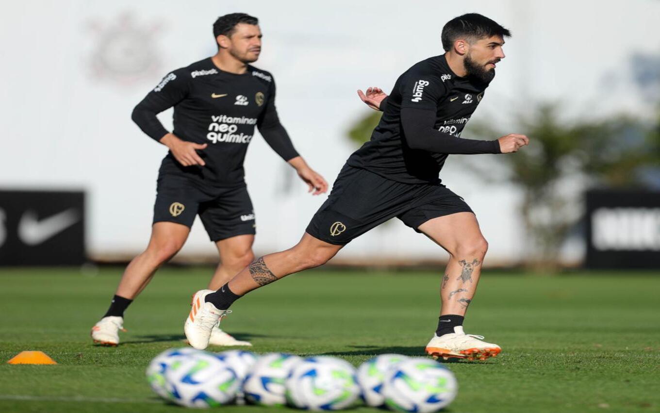 Corinthians faz treino tático visando jogo do Brasileirão