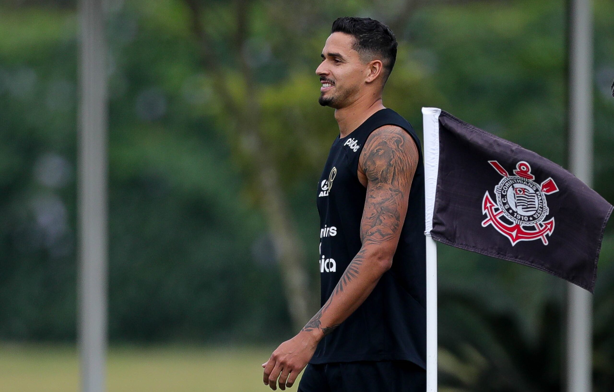 Lucas Veríssimo explica por que escolheu o Corinthians, elogia estrutura do clube e celebra acerto