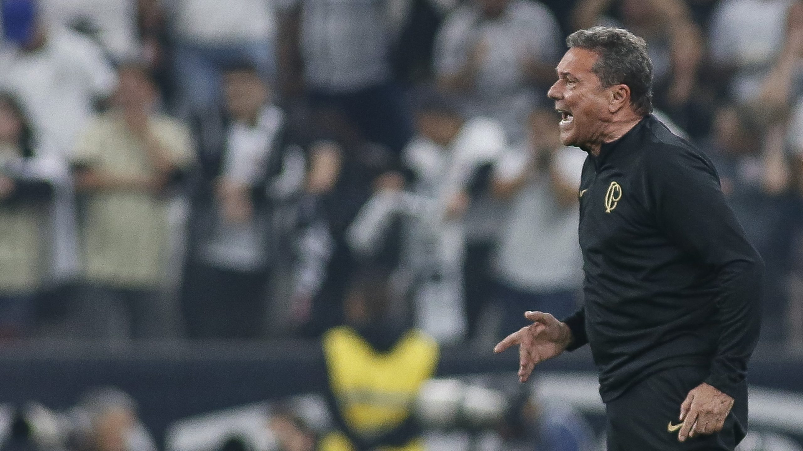 Luxemburgo cita evolução de jovens defensores do Corinthians e usa Murillo como exemplo