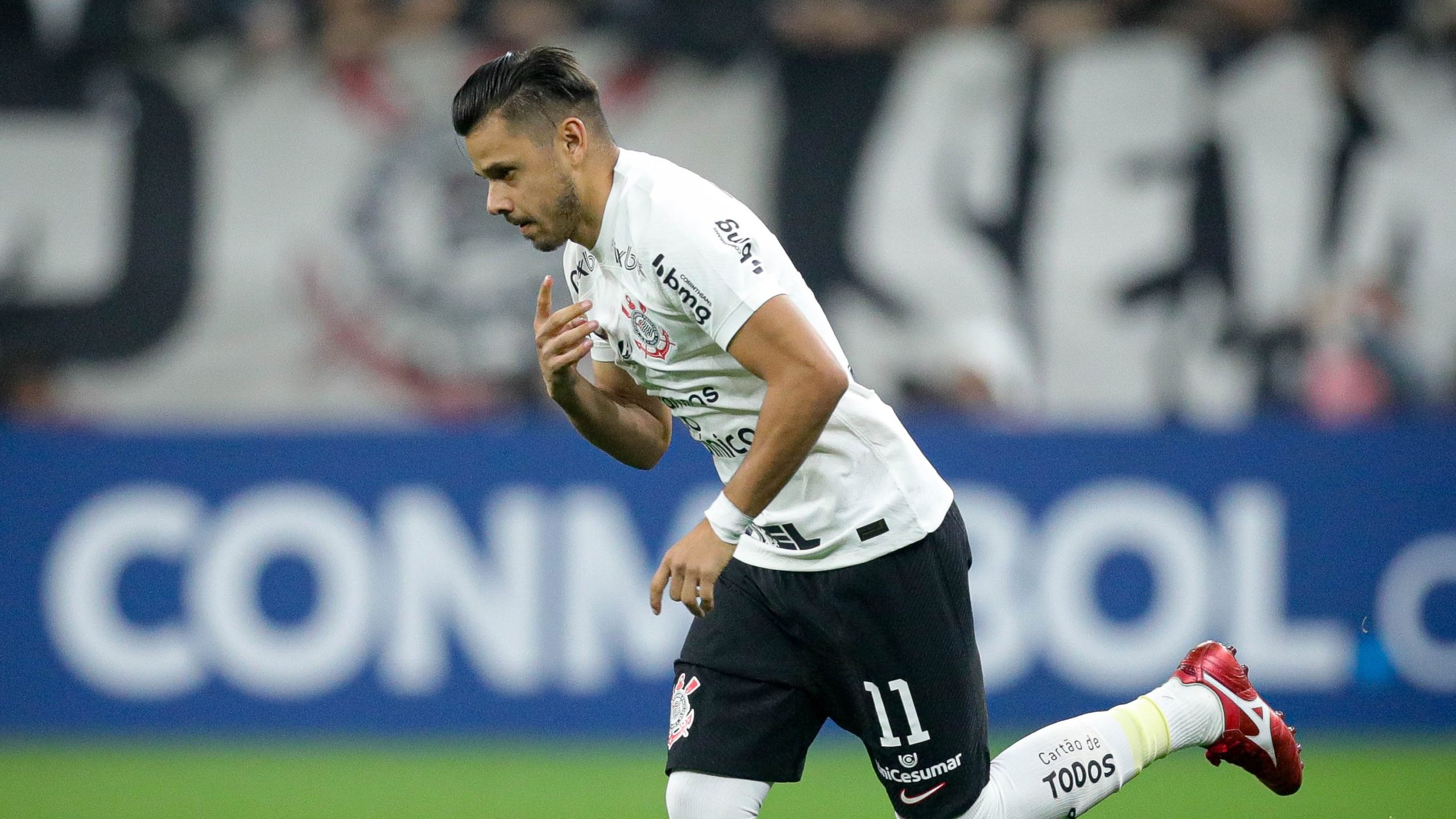 Romero retorna aos gramados pelo Corinthians após oito jogos sem ser relacionado por luxemburgo