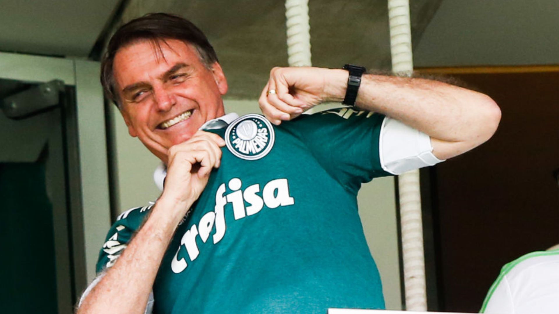 Bolsonaro pensa em assistir jogo do Corinthians na Arena e recebe conselho sobre “Questões de segurança”