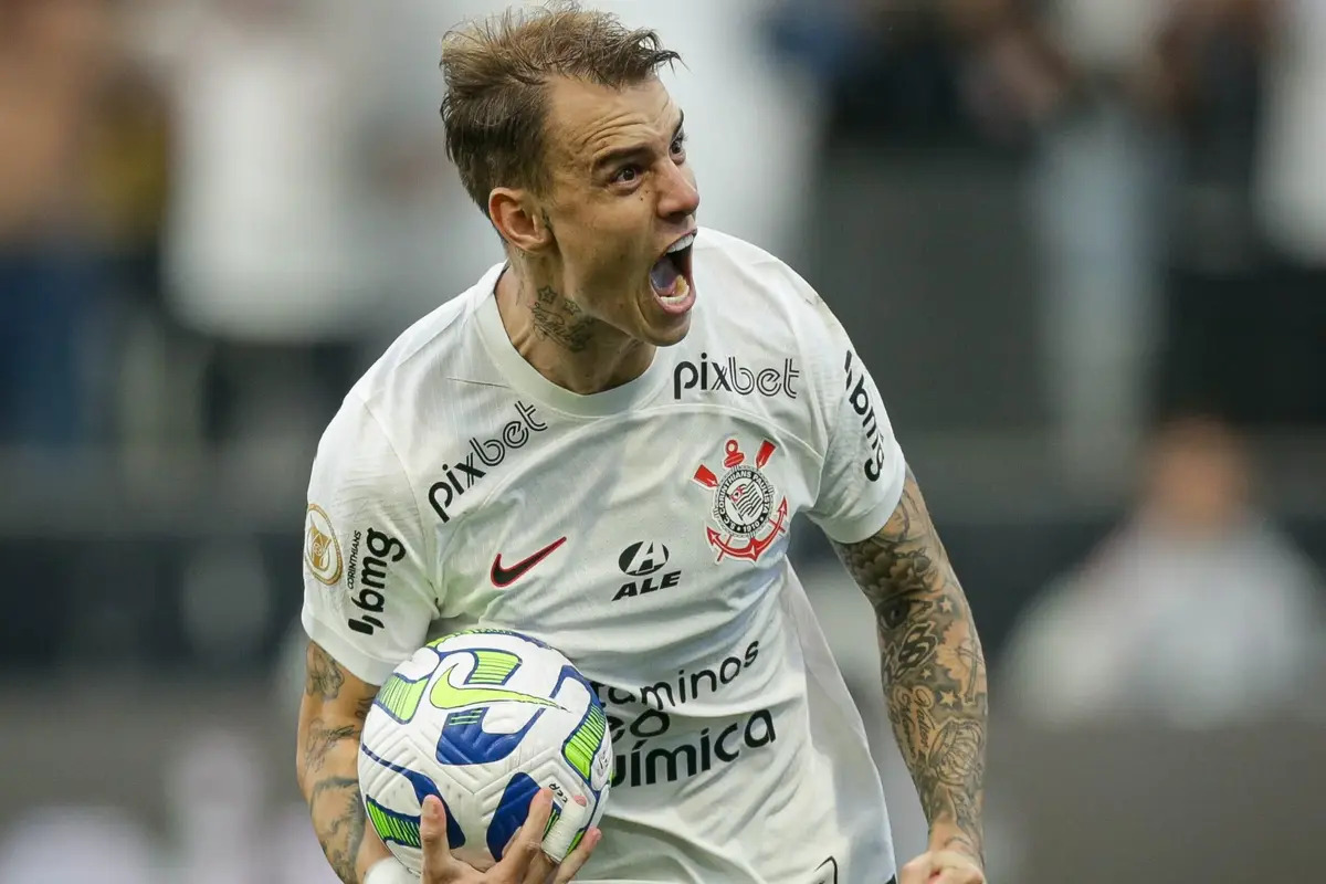 Corinthians vai buscar um substituto para Róger Guedes? Diretoria se posiciona no Mercado da Bola