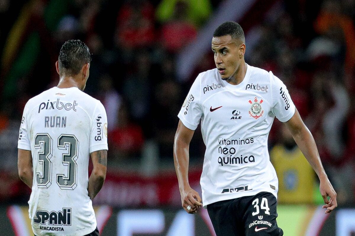 Corinthians entra com dois atletas pendurados para decisão contra o Newell’s na Sul-Americana