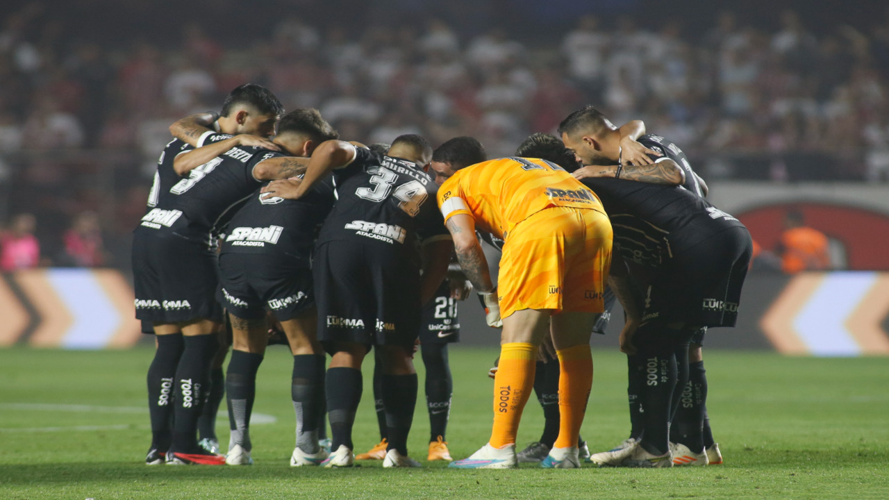 Corinthians joga mal, perde para o São Paulo e está eliminado da copa do Brasil