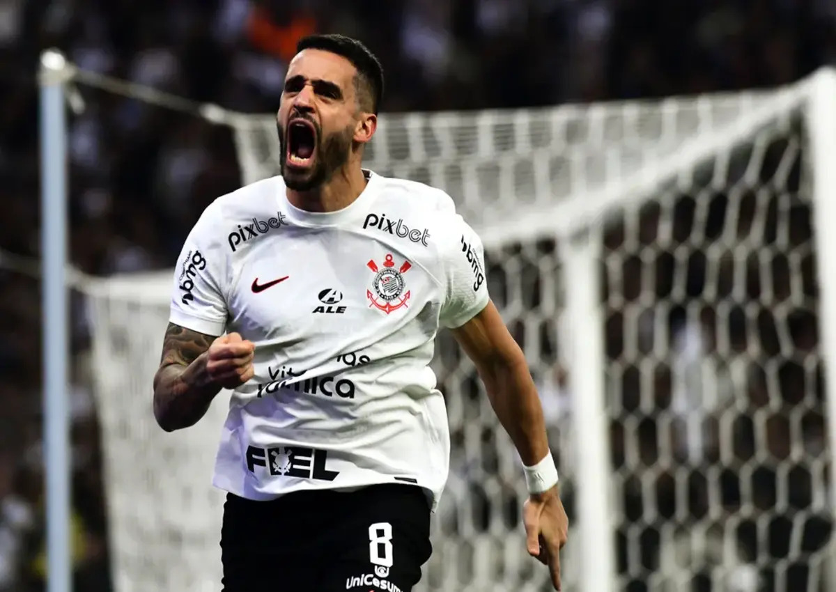 Duílio abre o jogo sobre renovação de Renato Augusto no Corinthians