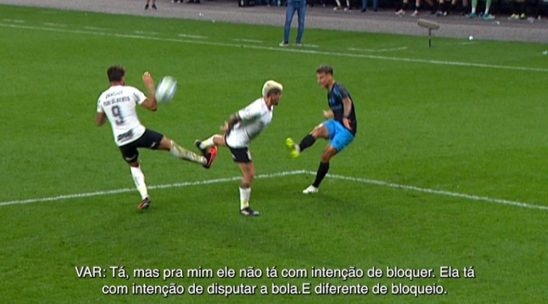 VAR vê posição 'natural', mas CBF aponta erro em lance polêmico entre Corinthians e Grêmio